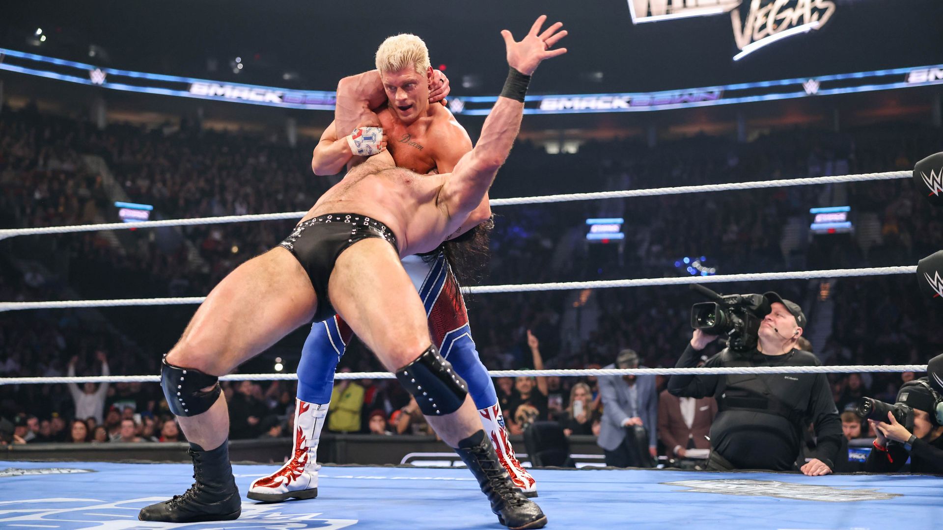 Knallhartes Match zwischen Cody Rhodes und Drew McIntyre