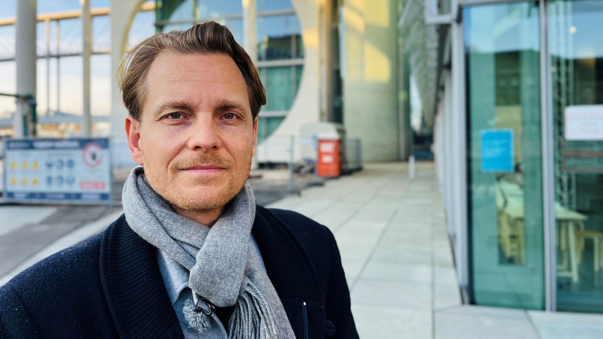 Multi-Millionär verschenkt sein Vermögen: Das hat er mit dem Geld gemacht!