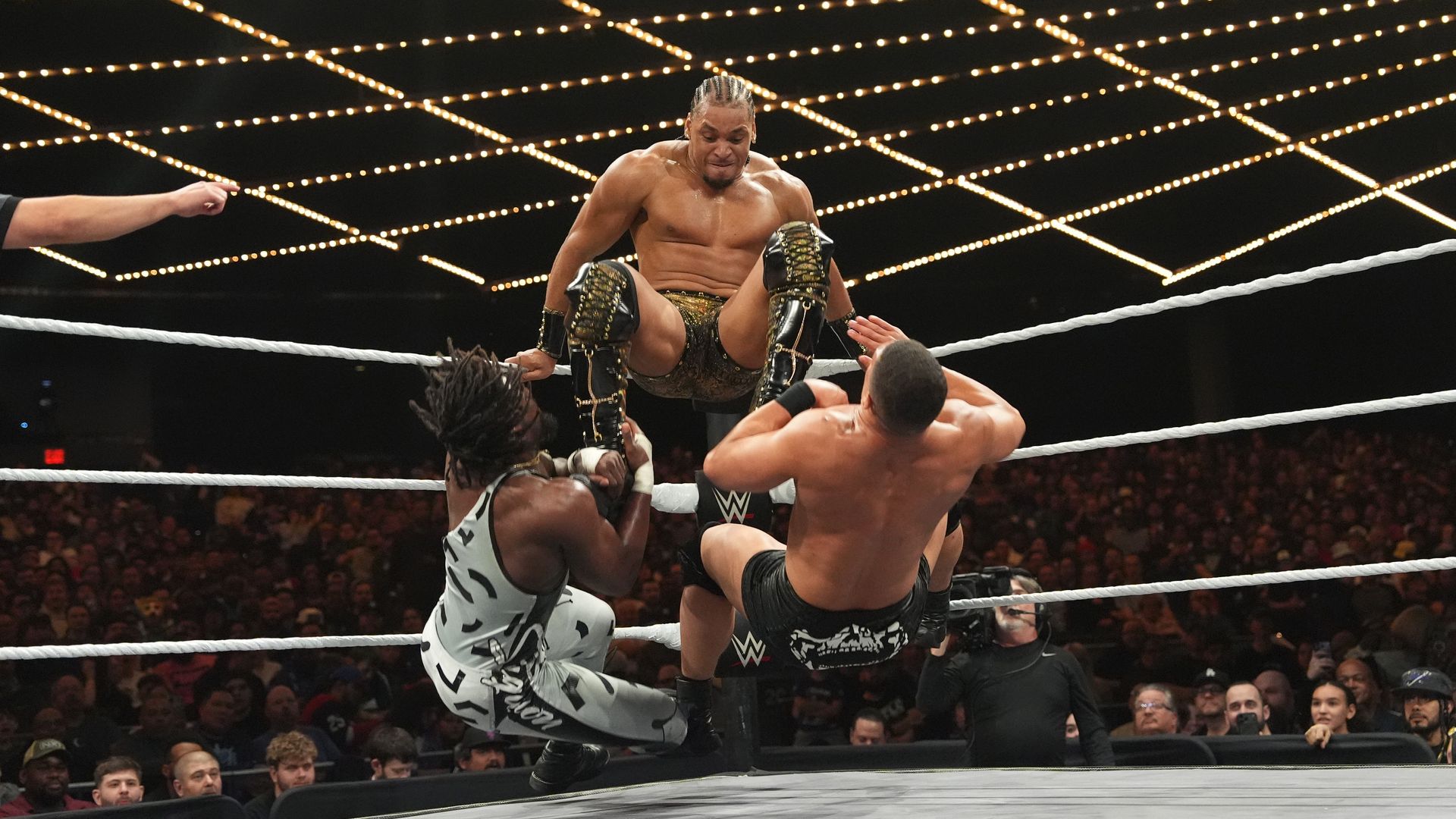 TNA World Champion Mike Santana und OTM mischen DarkState auf