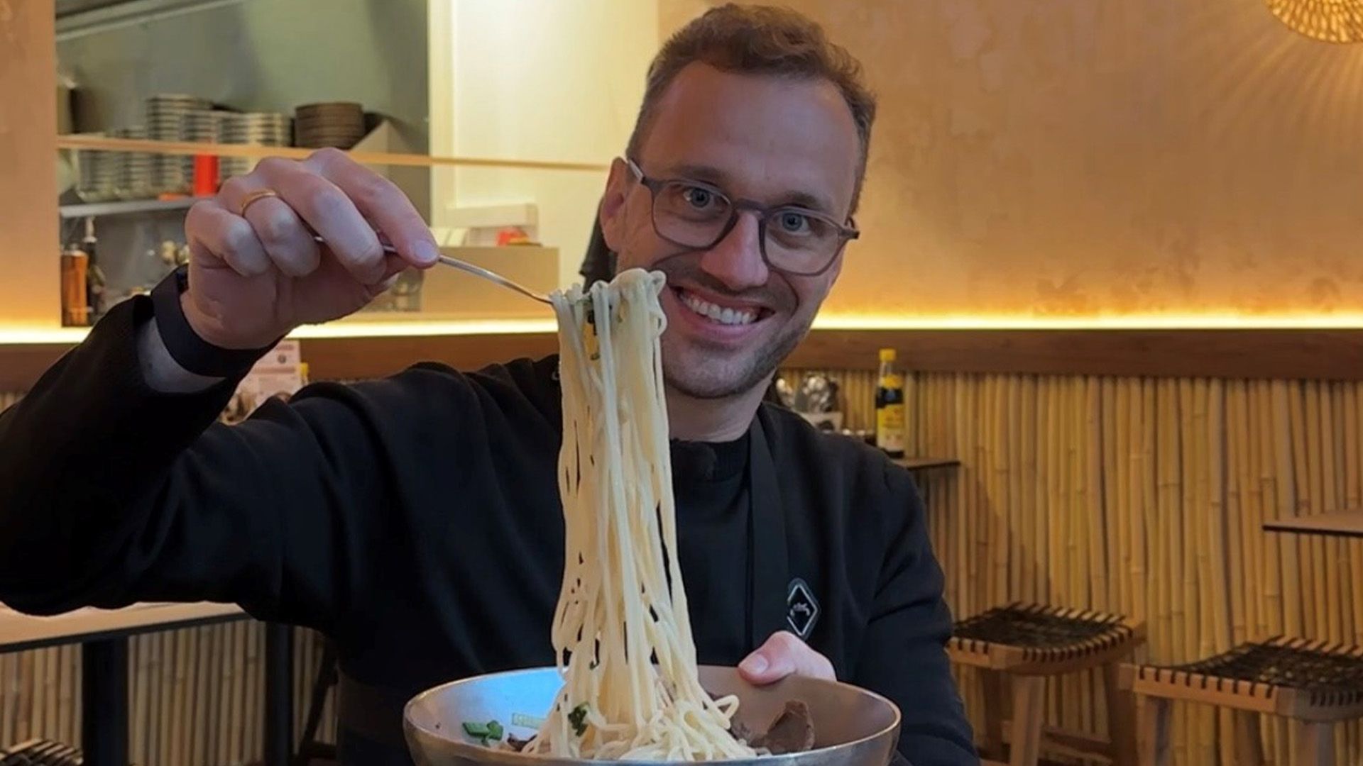 Themen u. a.: Alexander Hoyer – Auf den Spuren der Hand Pulled Noodles