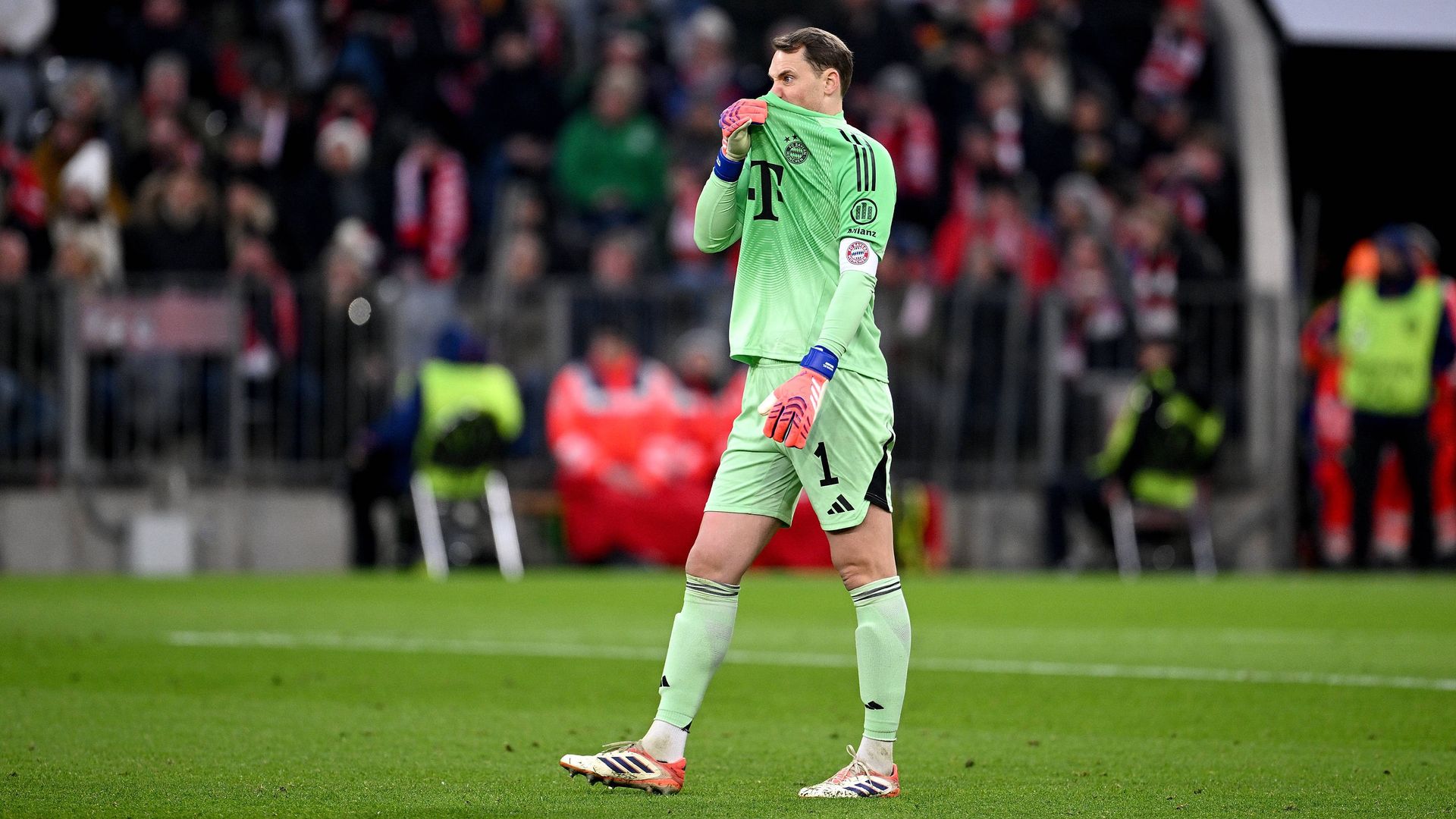 FC Bayern: Nächster Neuer-Patzer sorgt fast für St. Pauli-Sensation!