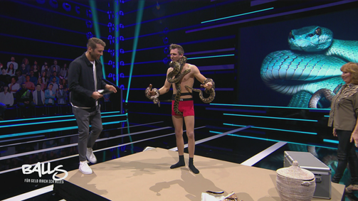 Balls - für Geld mache ich alles Balls - für Geld mache ich alles Folge 8: Lasziver Schlangentanz & Ausharren in einer Kühltruhe