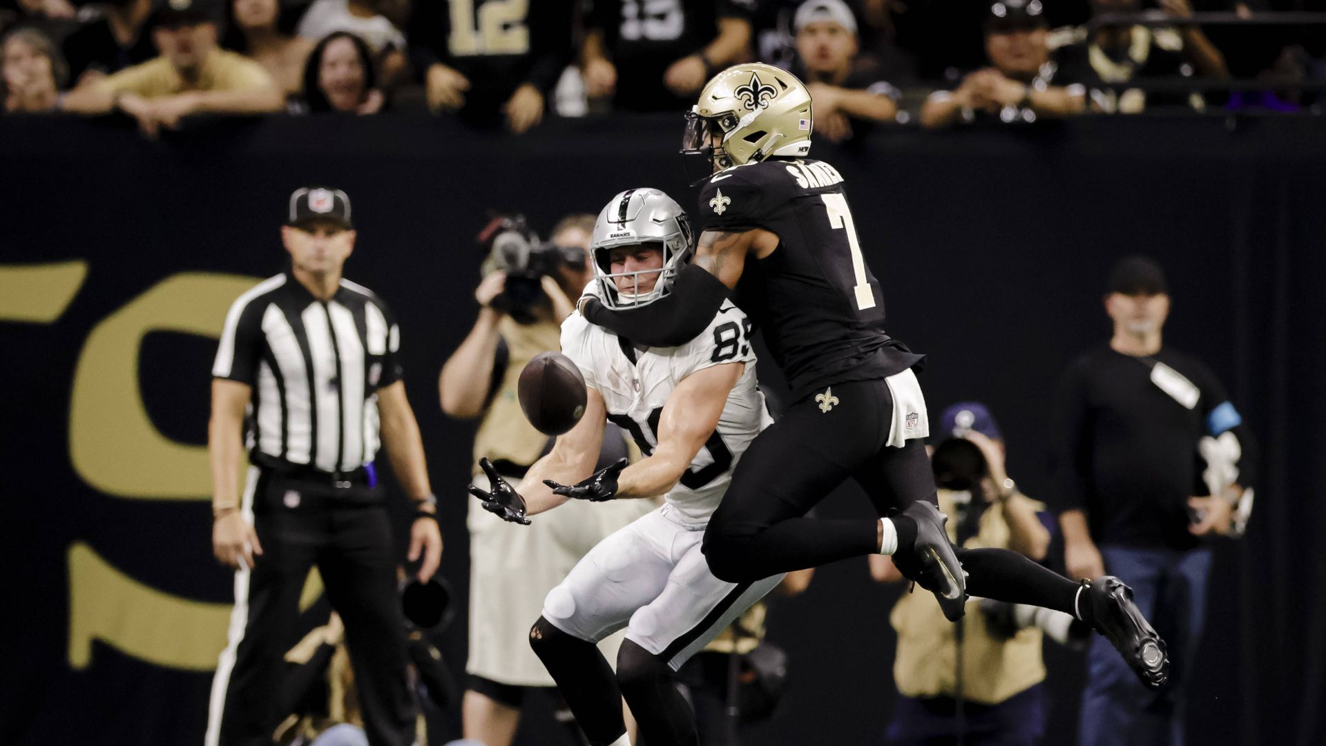 NFL: Bowers dominiert Saints bei seinem Comeback!