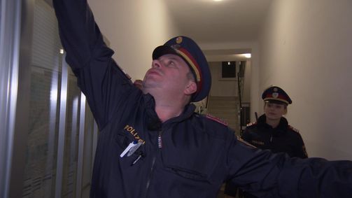 Grätzlpolizei GRÄTZLPOLIZEI  - 01. STAFFEL Folge 8: Nächtliche Hundezonen-Kontrolle