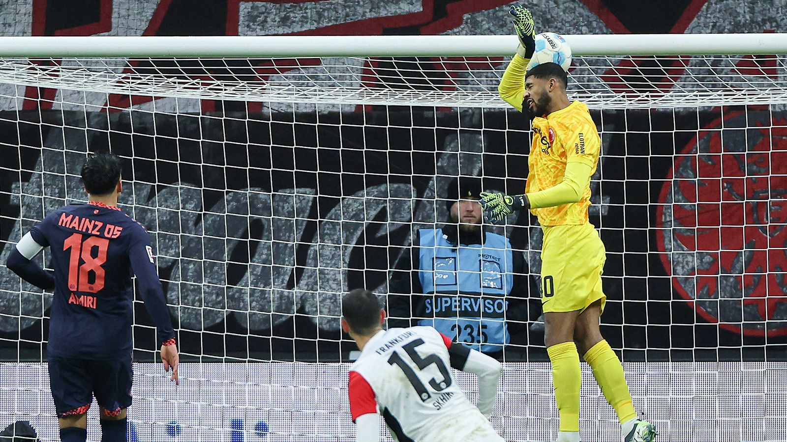 Eintracht Frankfurt: Krasser Patzer! Trapp-Ersatz macht den Piplica
