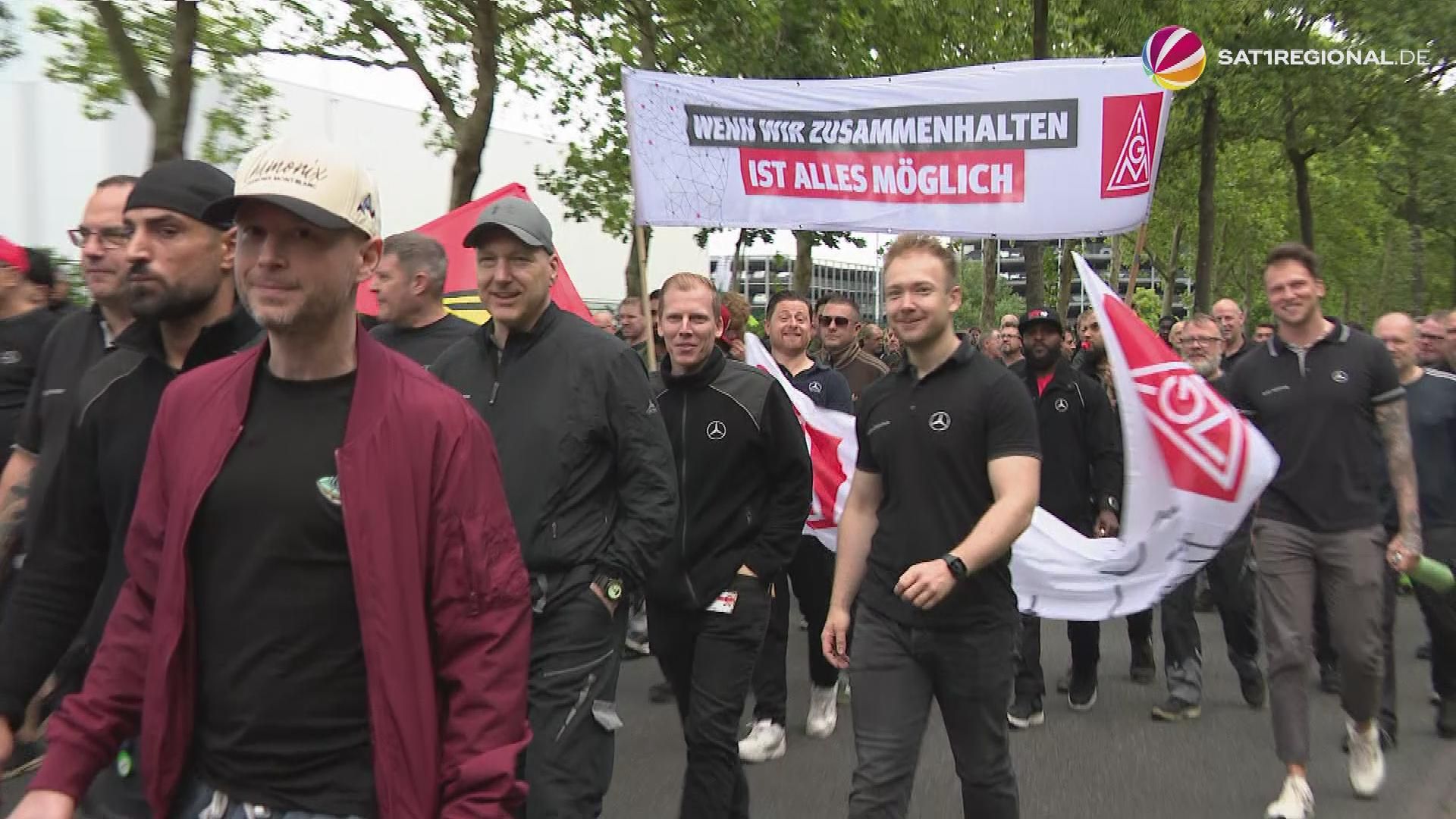 Mercedes-Beschäftigte protestieren in Bremen gegen Sparpläne