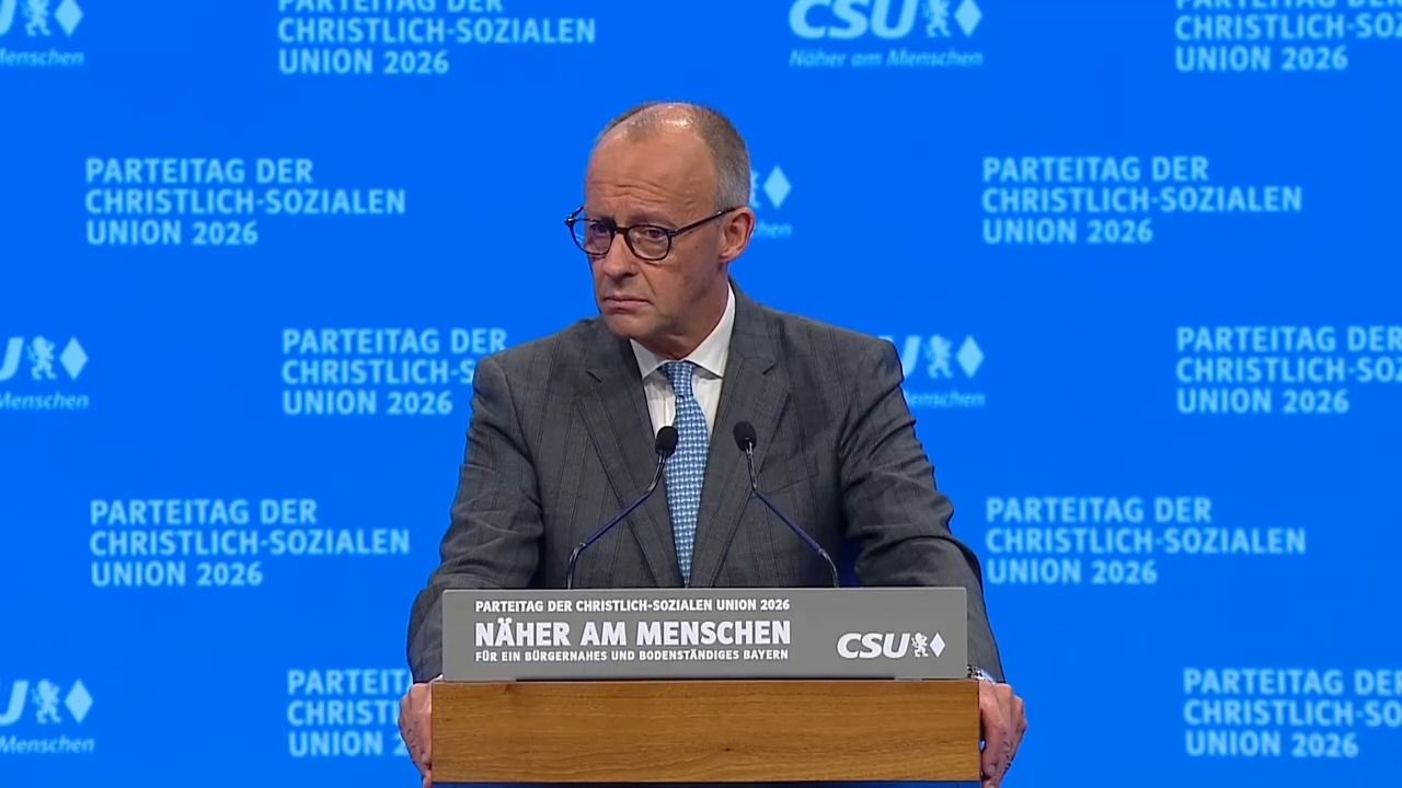 Schlechte Umfragewerte: Wie kommt Merz beim CSU-Parteitag an?
