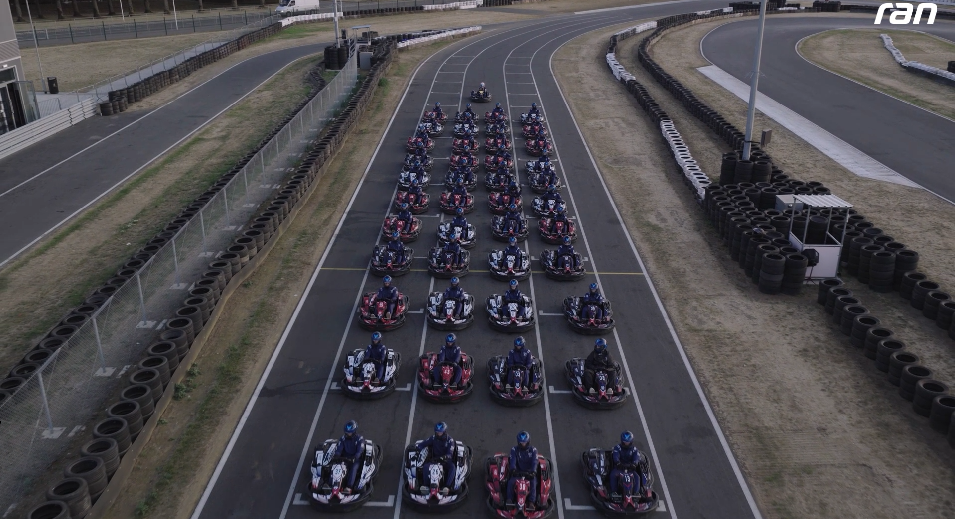 Formel 1: Verstappen vs. 100 Amateure - Mega-Challenge