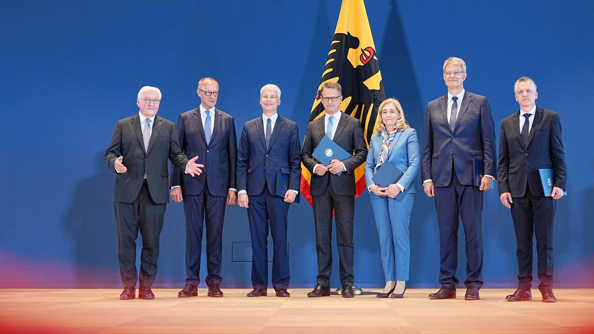 Der Kanzler baut sein Team um