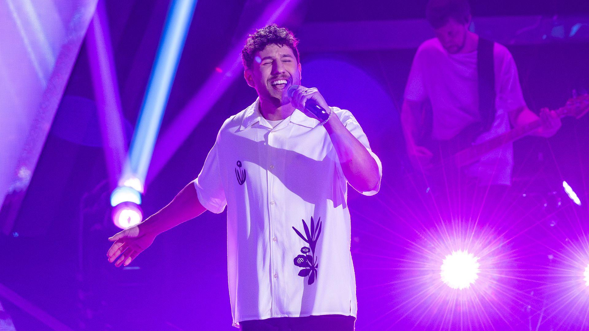 Juli-Klassiker mal ganz anders: Marvin Hollederer rockt "Regen & Meer"