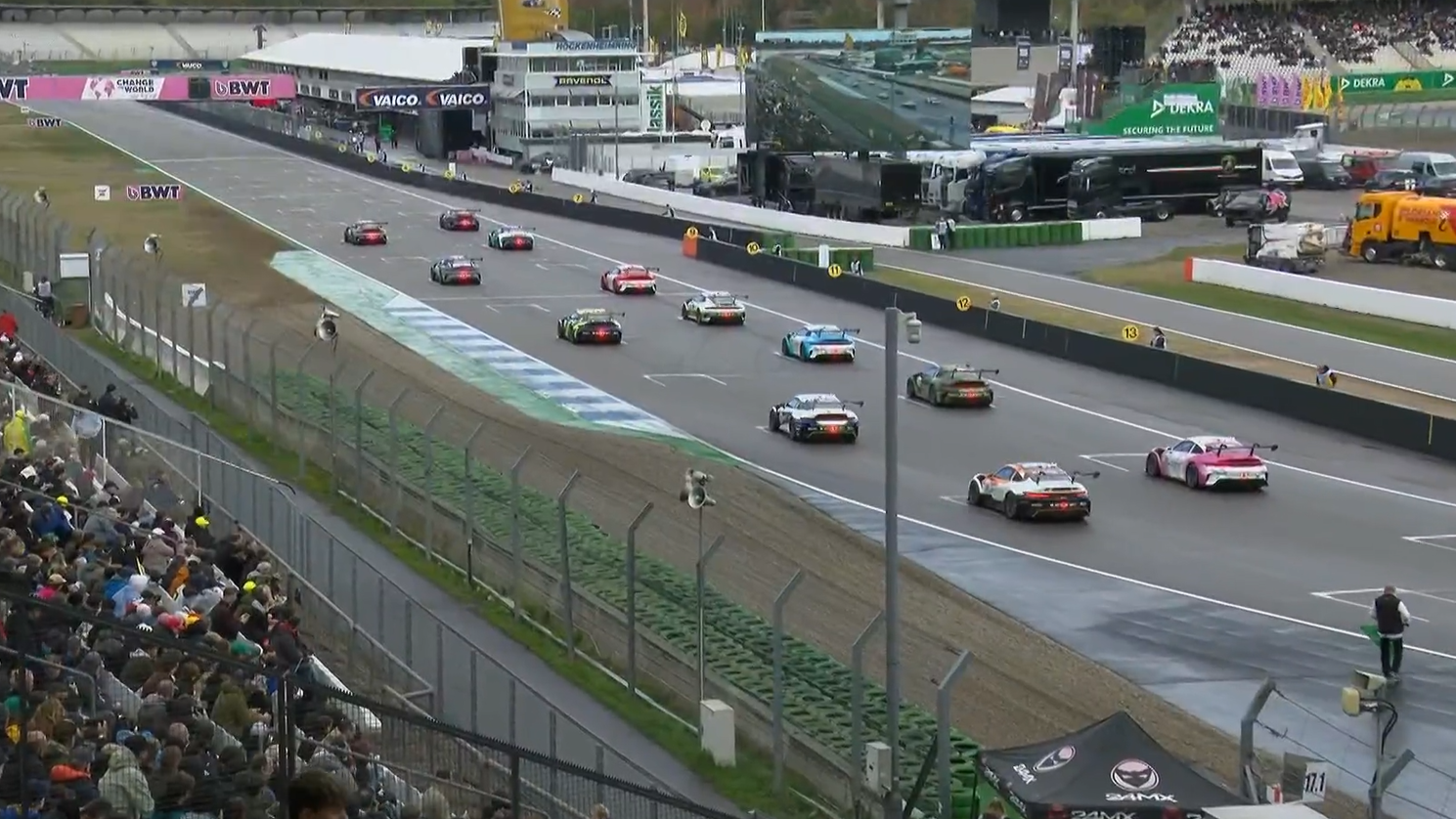 Porsche Carrera Cup: Wie in Indianapolis 2005 - halbes Feld fehlt beim Start