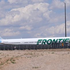 USA: Mensch von Flugzeug-Turbine erfasst