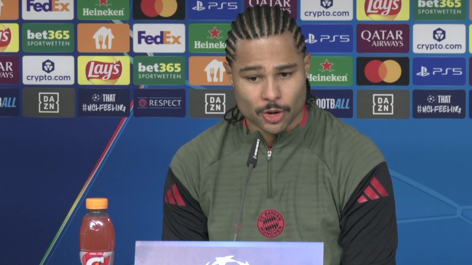 FC Bayern - Serge Gnabry bestätigt: "Es gibt Gespräche"
