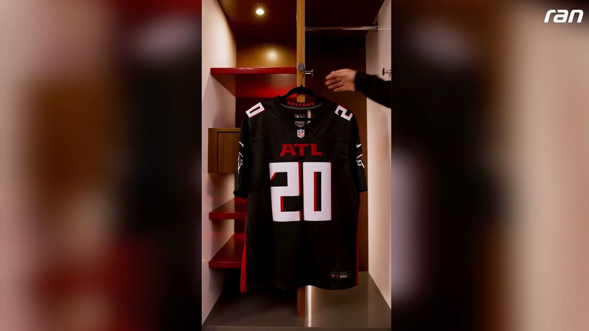 NFL: Atlanta Falcons kündigen neue Trikots an
