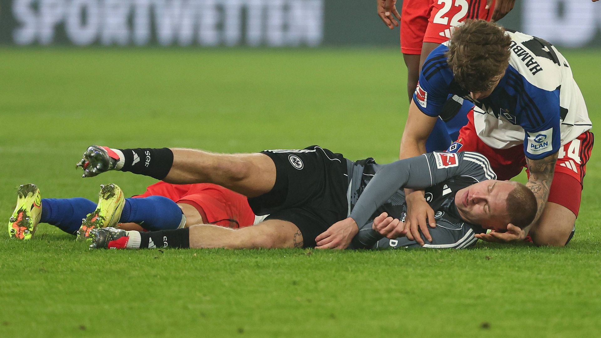 Schreckmoment in der Bundesliga: HSV-Profi rettet Gegner das Leben