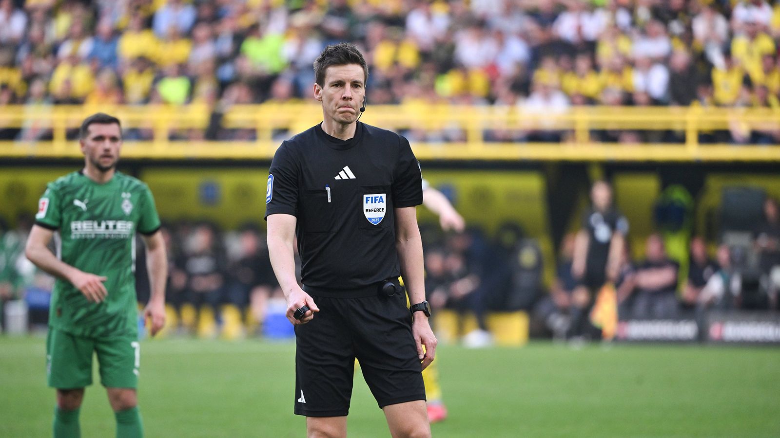 BVB vs. Gladbach: Bitte wer? Kurioser Schiri-Fauxpas bei Durchsage
