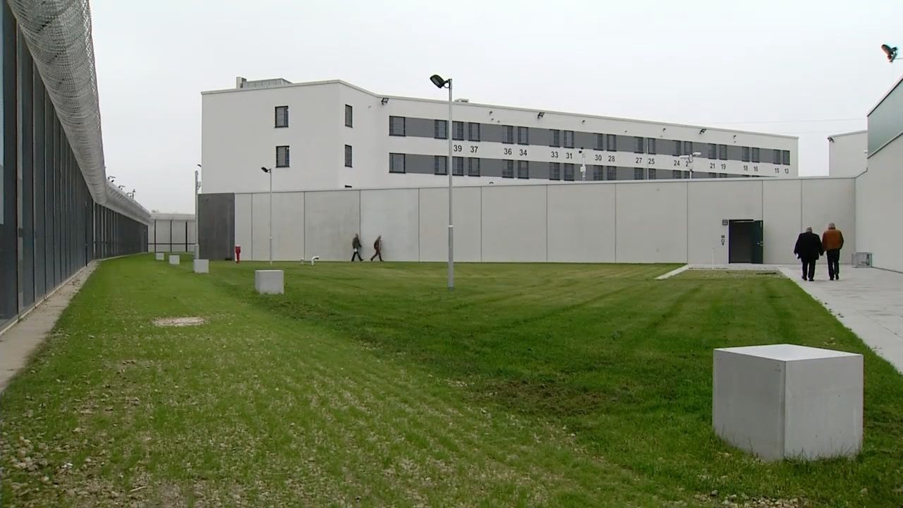 Missbrauchsskandal in JVA Gablingen: Zehn weitere Beamte angeklagt