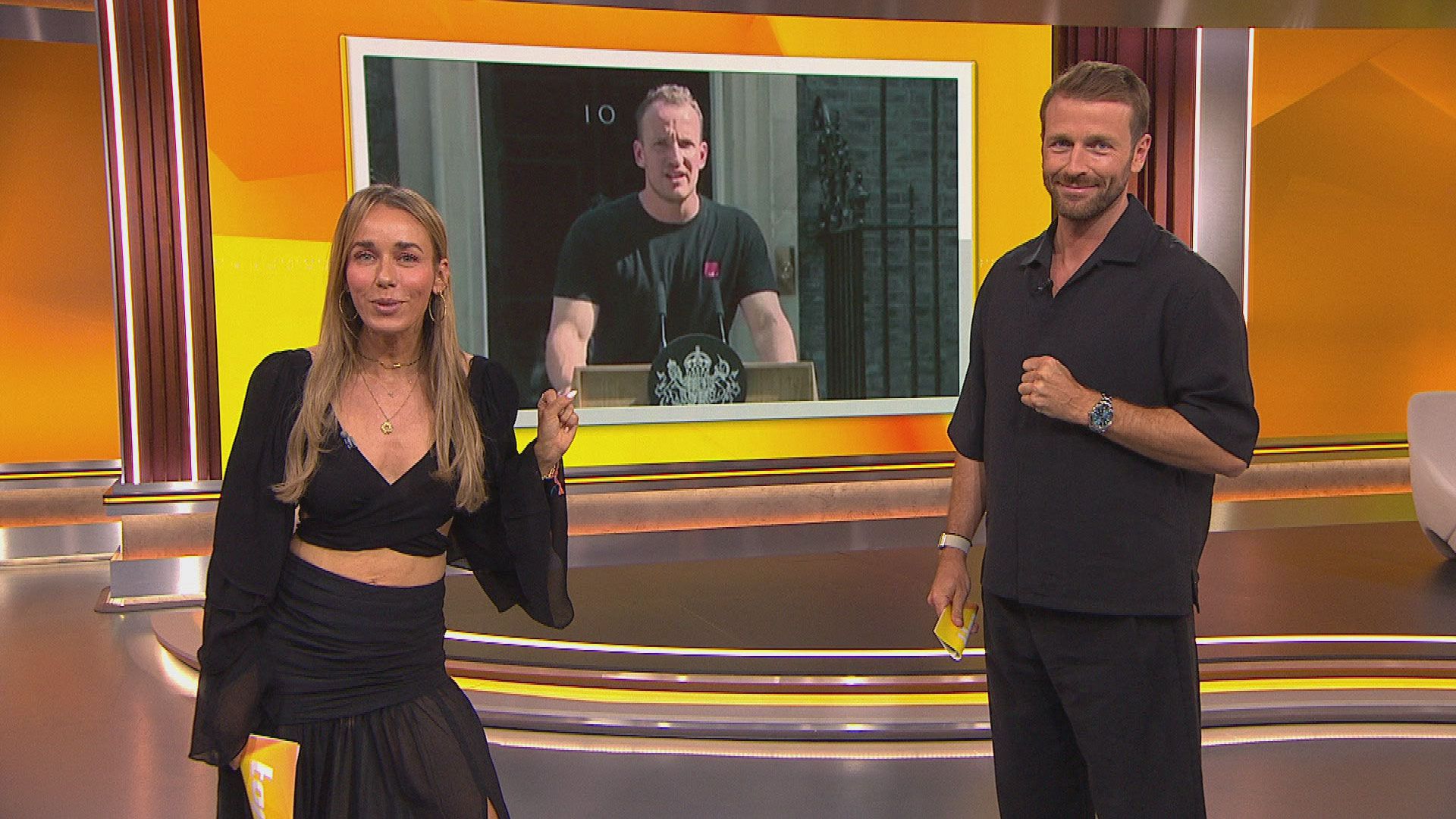 "Hot Podium Guy": Er geht nach Starmers Rücktritt viral