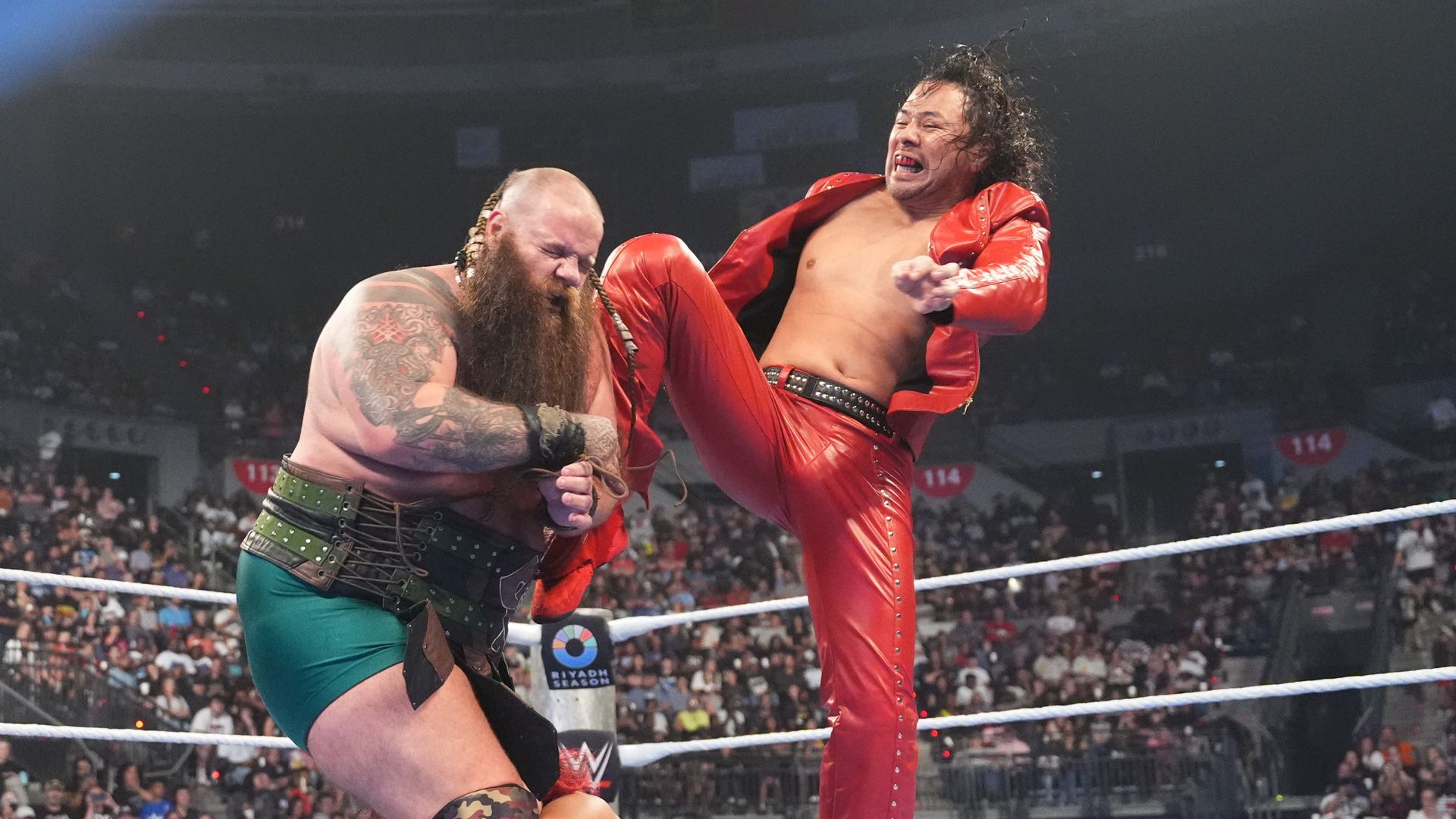 The War Raiders fordern die WWE Tag Team Champions heraus