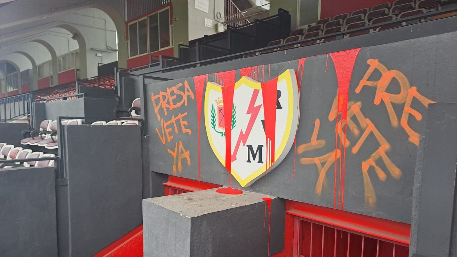 Beef bei Conference-League-Finalist: Fans randalieren im eigenen Stadion