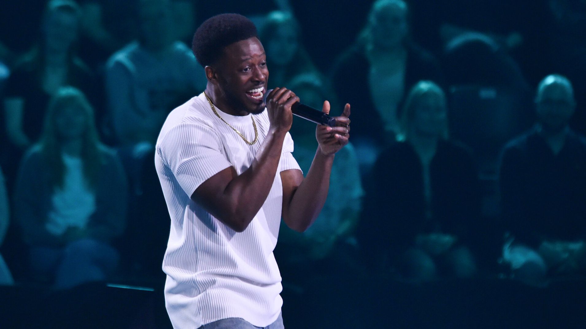 Allstar Clifford Dwenger reißt mit Kendrick Lamars "DNA." die Bühne ab