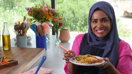 Nadiya's Simple Spices - Die Magie der Aromen Nadiya's Simple Spices - Die Magie der Aromen Folge 4: Schnelle Gaumenfreuden