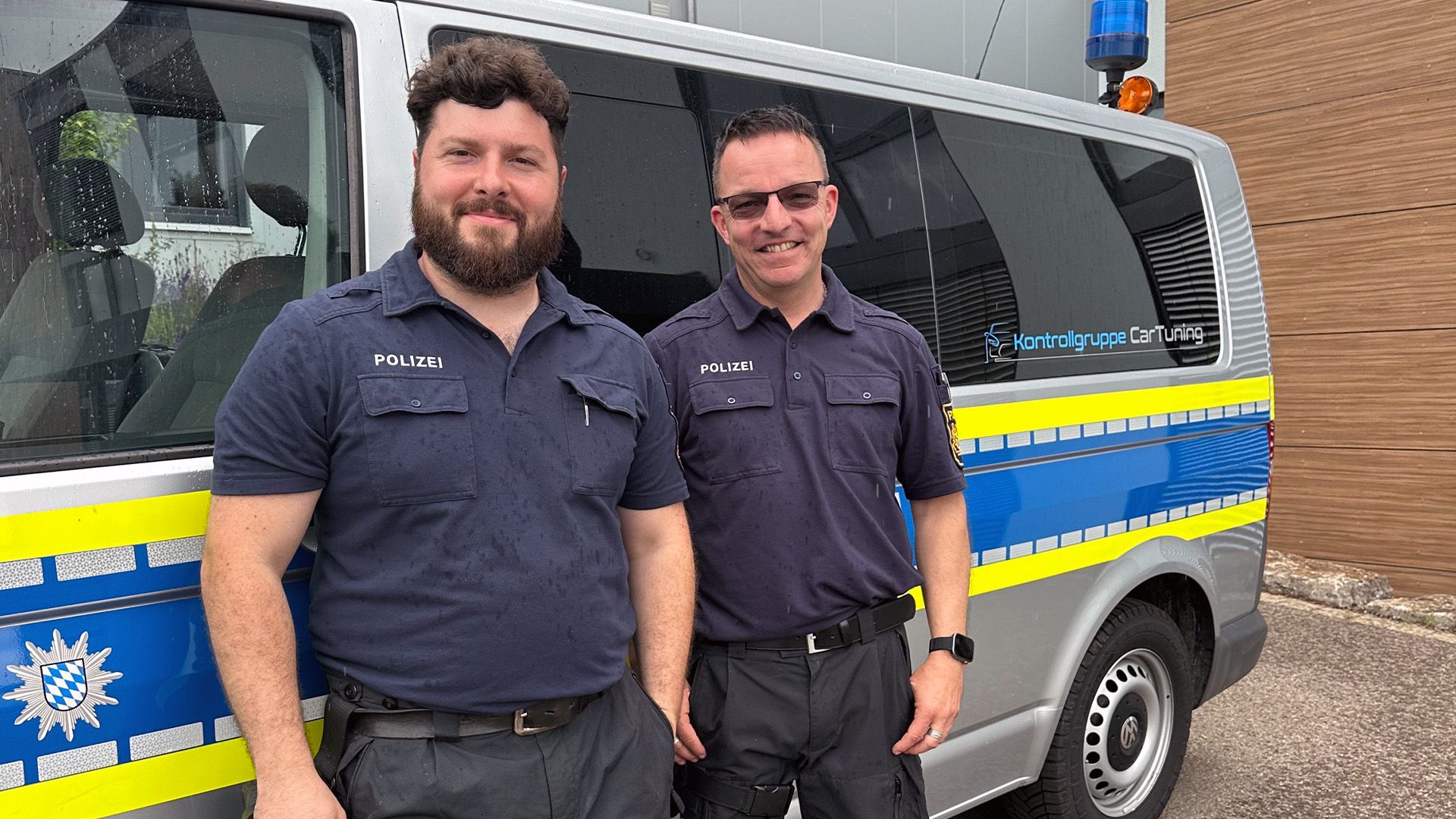 Themen u. a.: Auffälliges Cabrio bei Polizeikontrolle