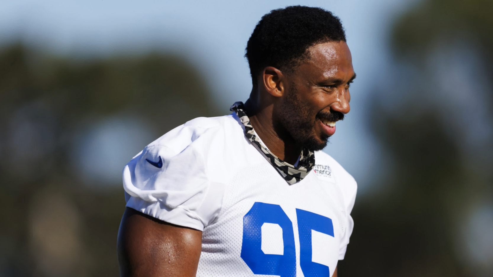 NFL: Myles Garrett schickt Coach zu Boden