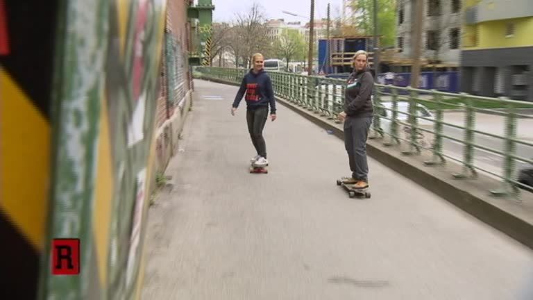 ATV Die Reportage - Schei.., Puppen und Longboards