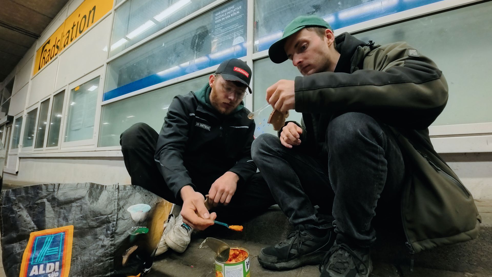 Wir versuchen 10 Tage OBDACHLOS zu überleben