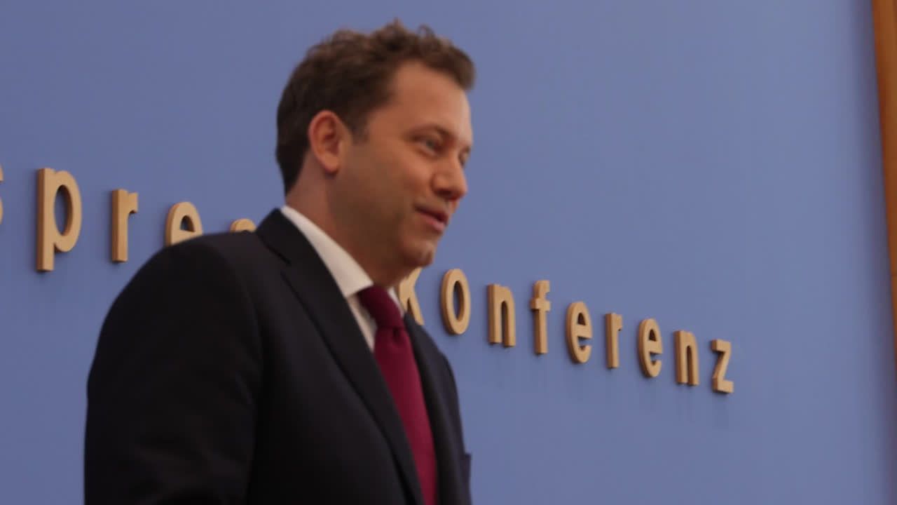 Klingbeil will Vereine zur Kasse bitten