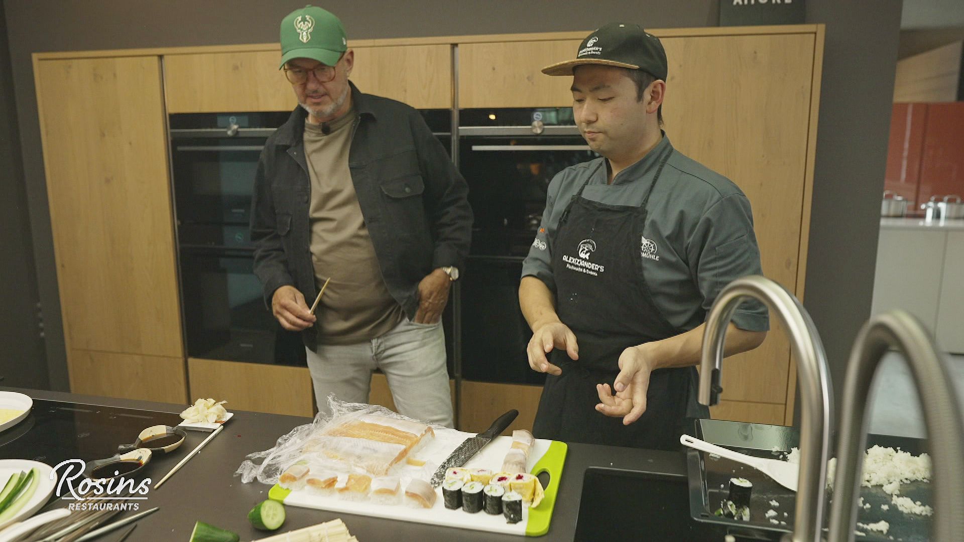 Der originale japanische Sushikoch Taka beeindruckt Frank Rosin