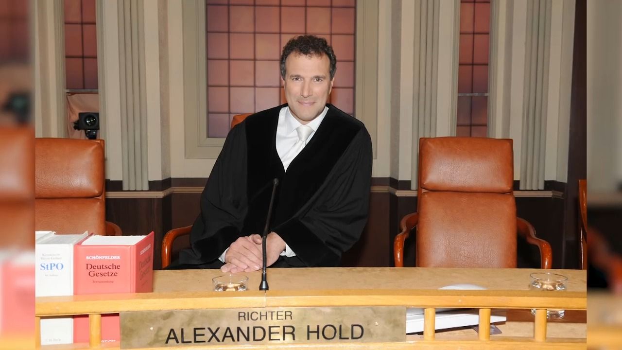 TV-Comeback nach 14 Jahren: Richter Alexander Hold mit neuen Fällen