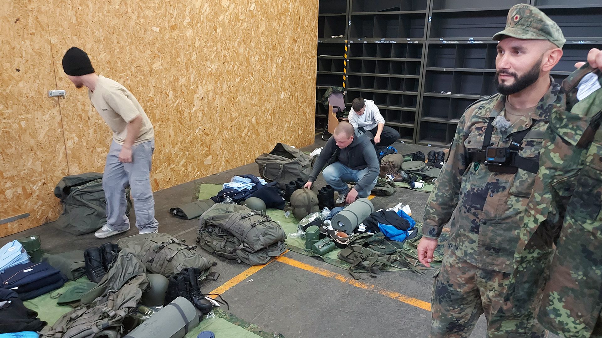 Thema u.a.: Stillgestanden! Die Ausbilder der Bundeswehr Tag 1