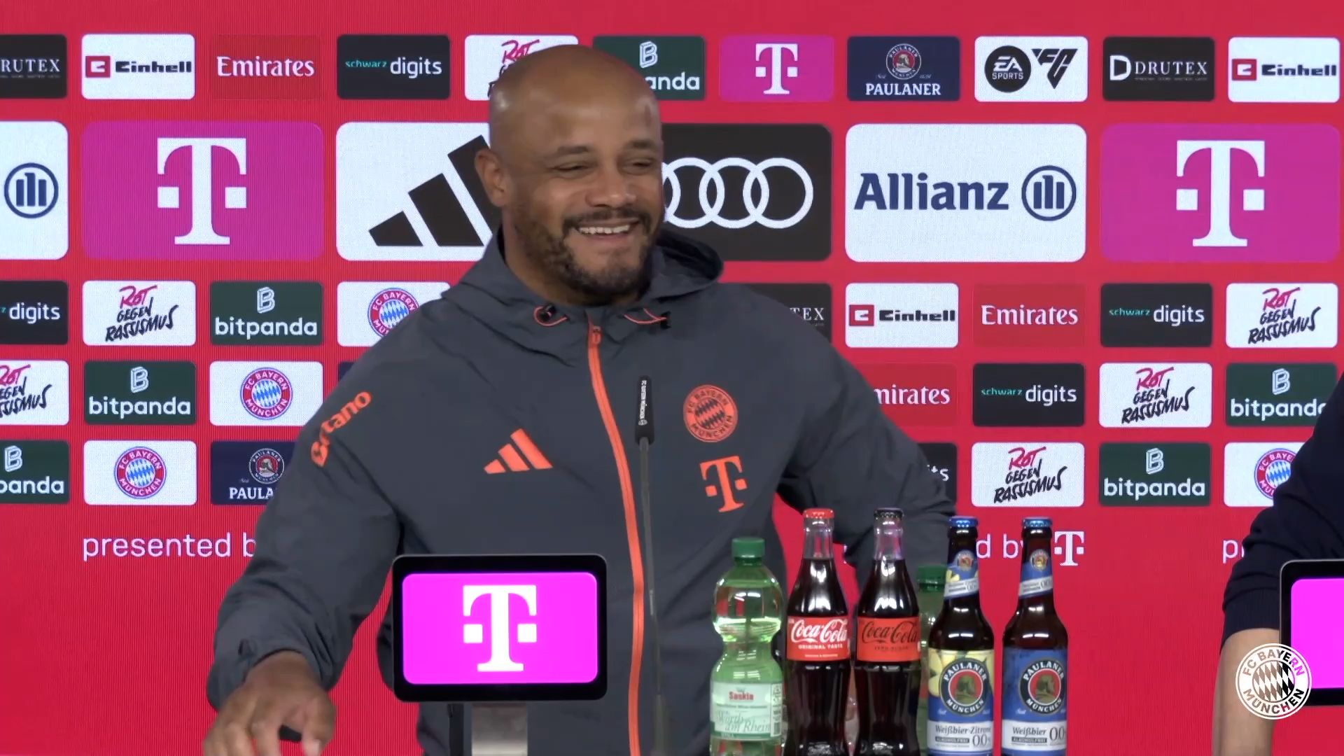 Hart, aber herzlich: Kompany lässt Pariser Reporter auflaufen