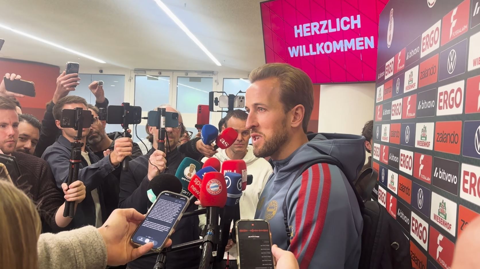 FC Bayern: Harry Kane belagert! So lief die Party nach dem Ballon d'Or