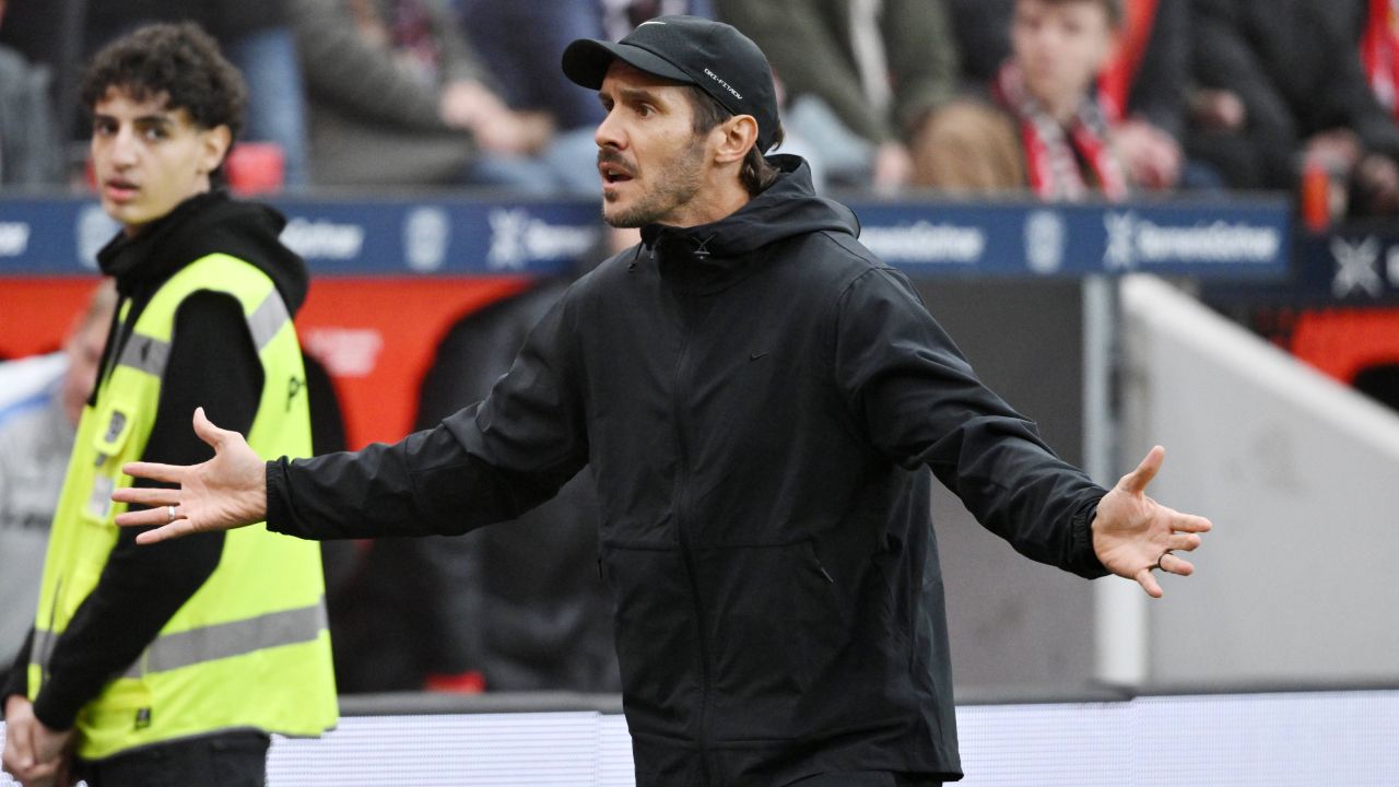 SC Freiburg - Julian Schuster sauer auf eigene Fans: "Geht zu weit"