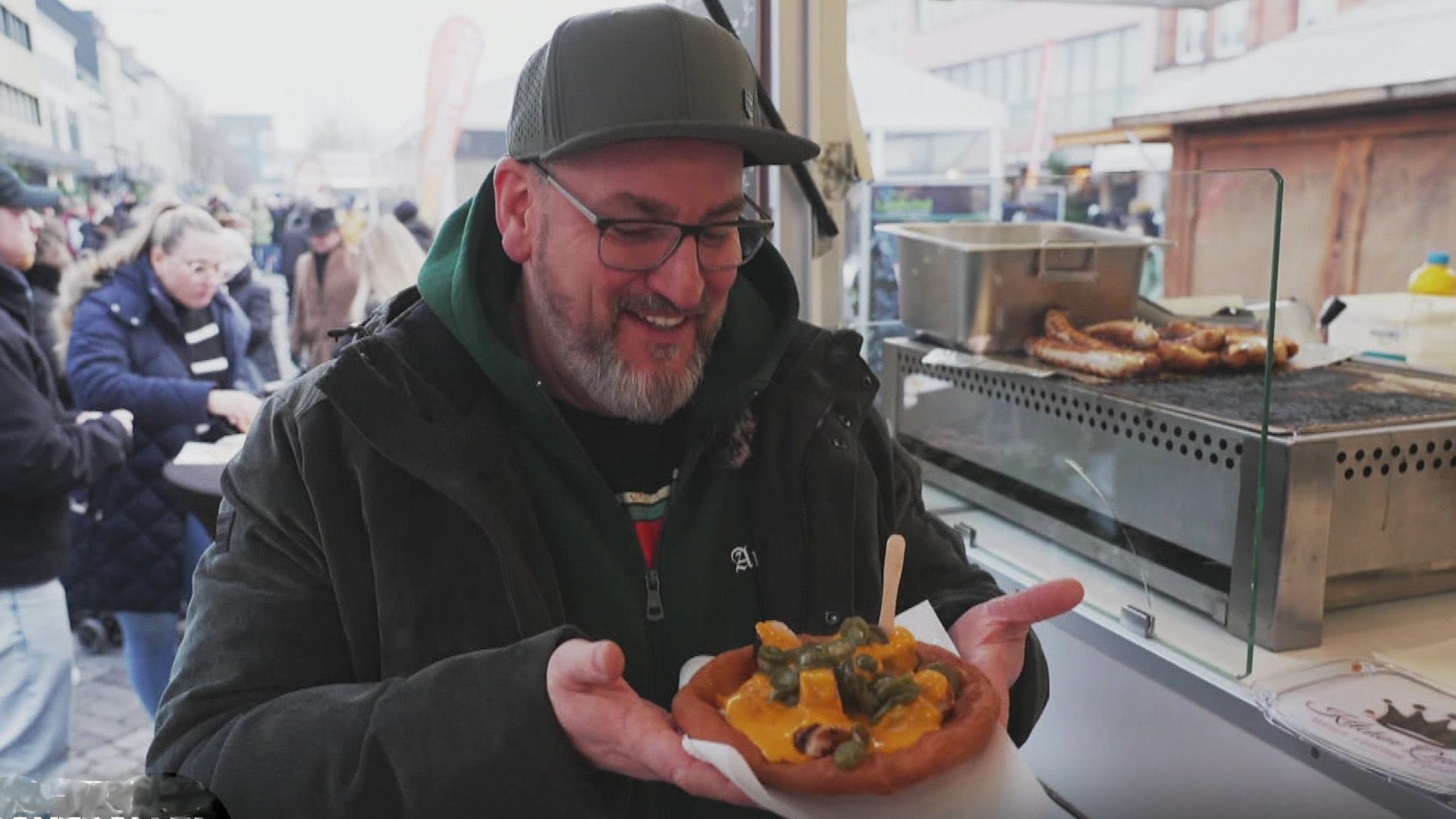 Themen u. a.: Currywurst-Check – Markus Grimm testet Festival-Kreationen