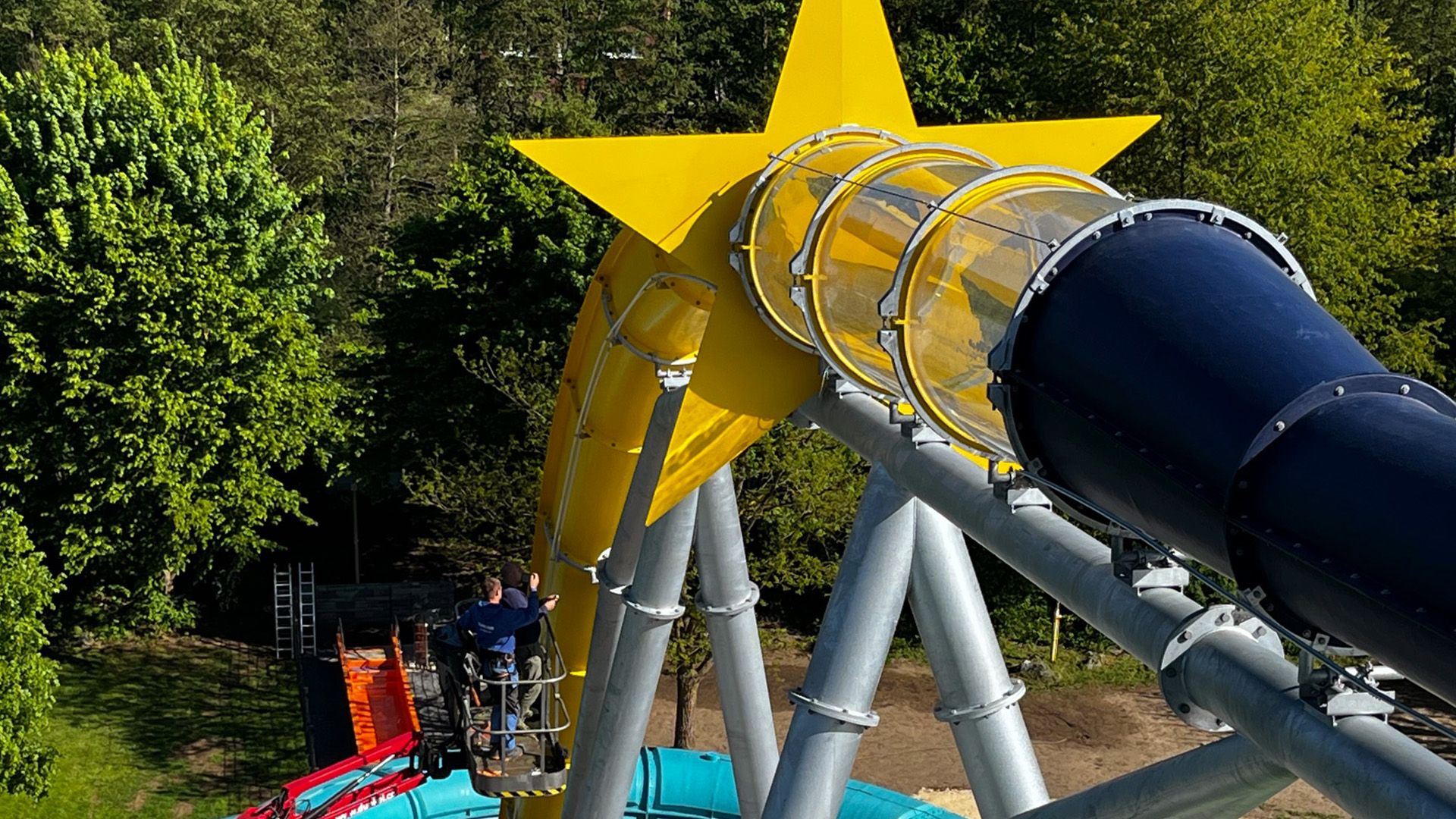 Themen u. a.: Rutschenkontrolle im Spaßbad Aqua Magis