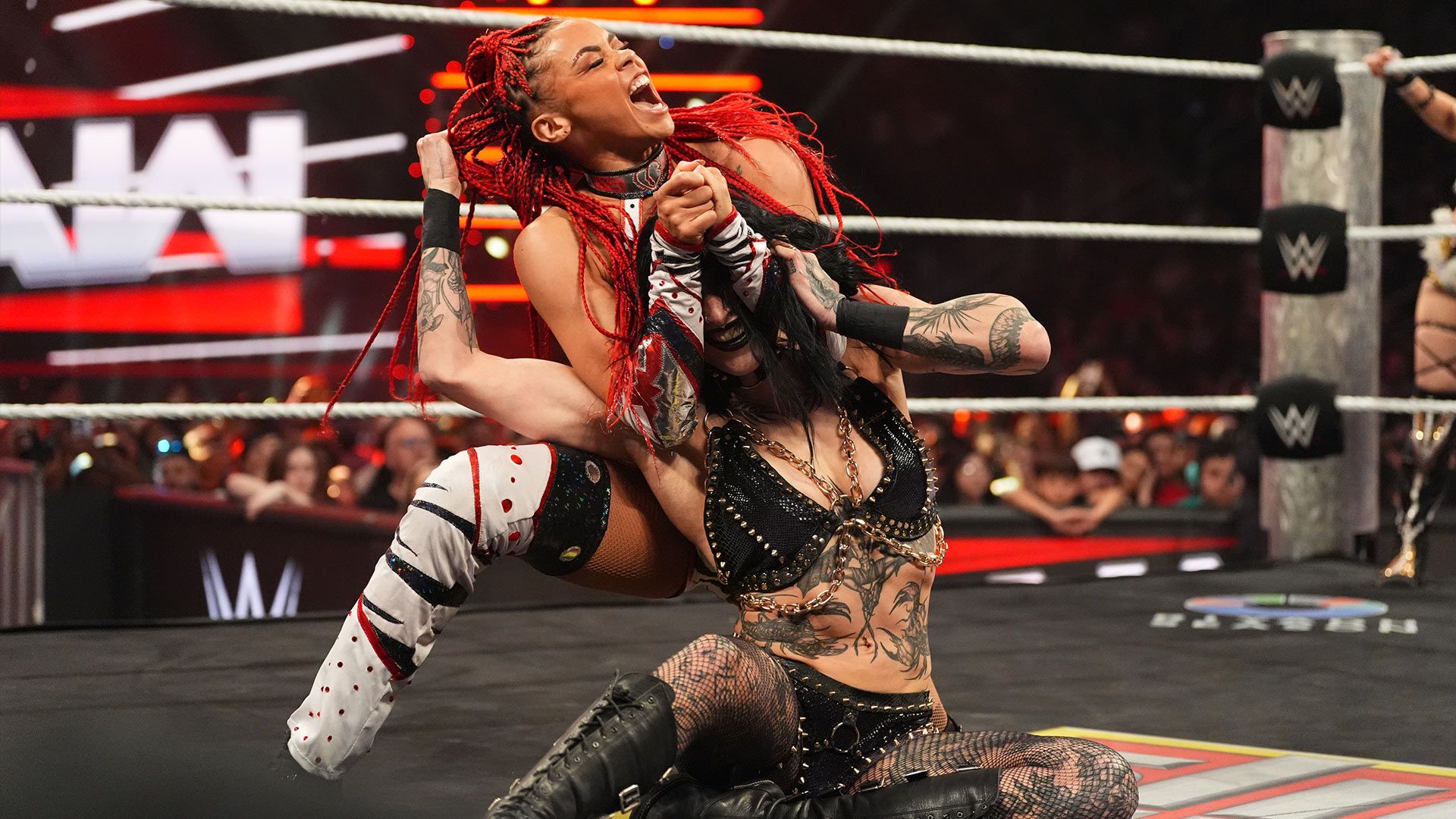 Rhea Ripley und IYO SKY stellen sich Michin und B-Fab