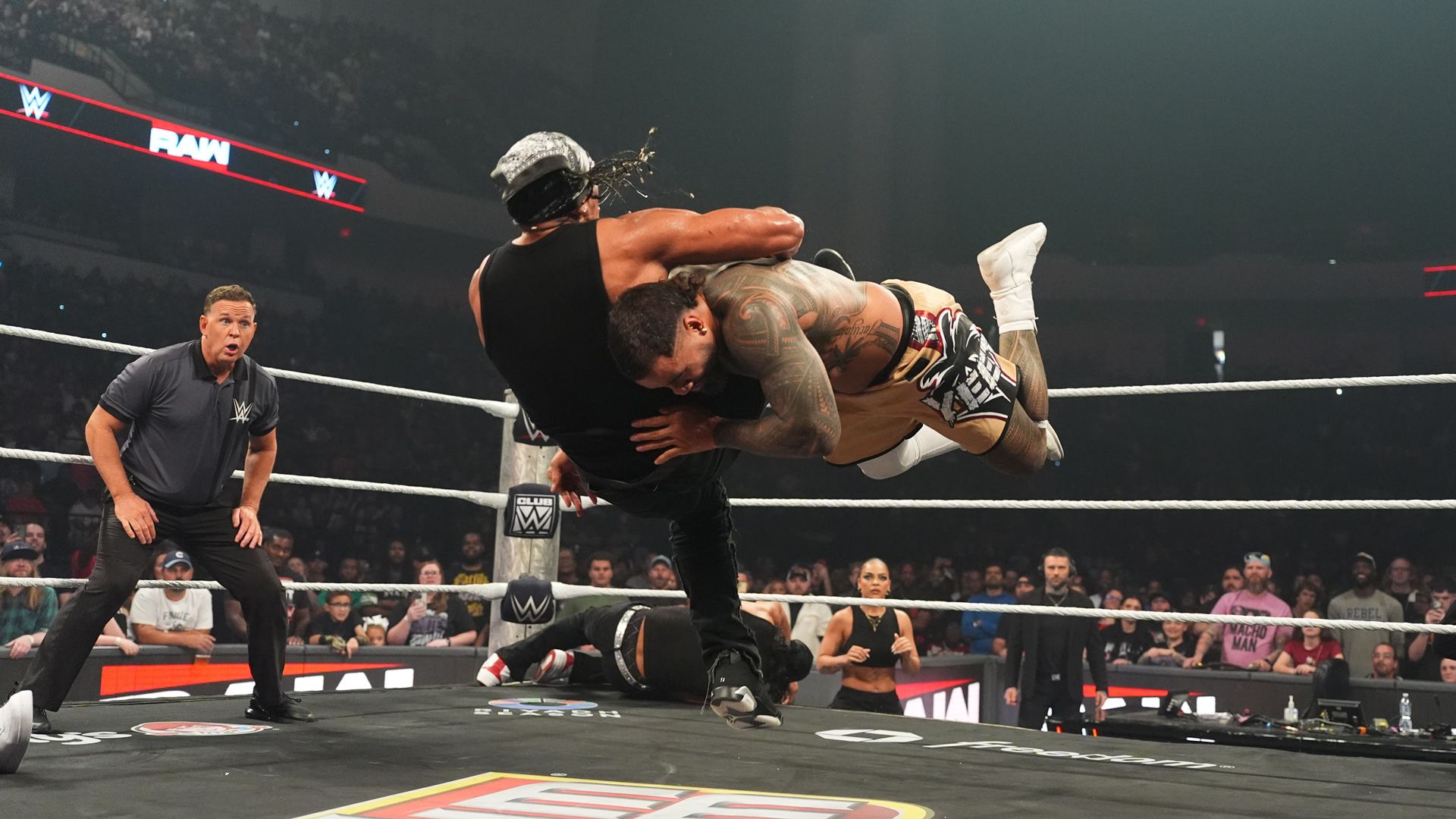 The Bloodline wieder in Topform? Solo Sikoa und The Usos gegen The 946