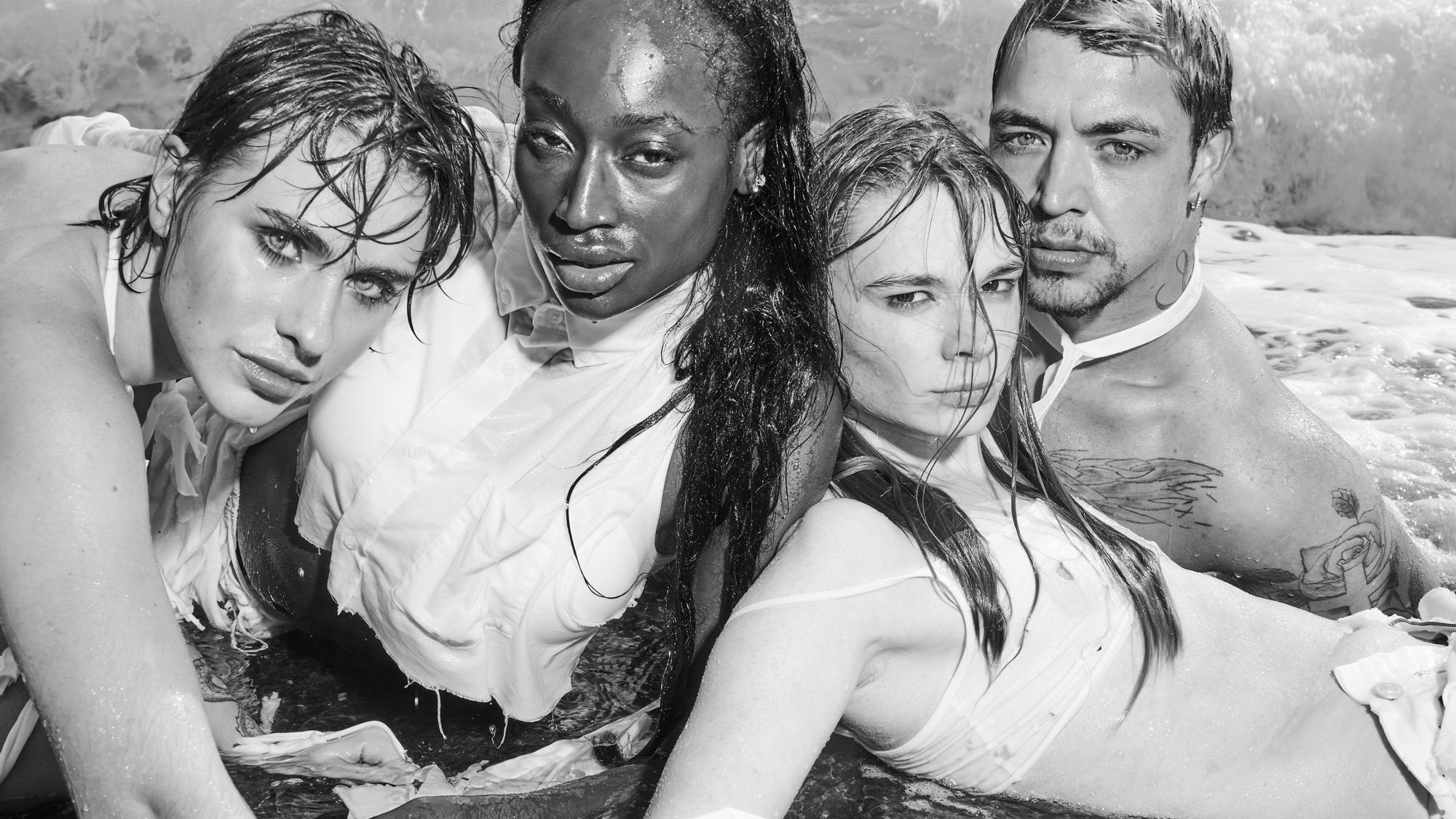 Bild zum Thema In der Brandung: So sexy posieren die Models beim Ocean-Shooting in Folge 4