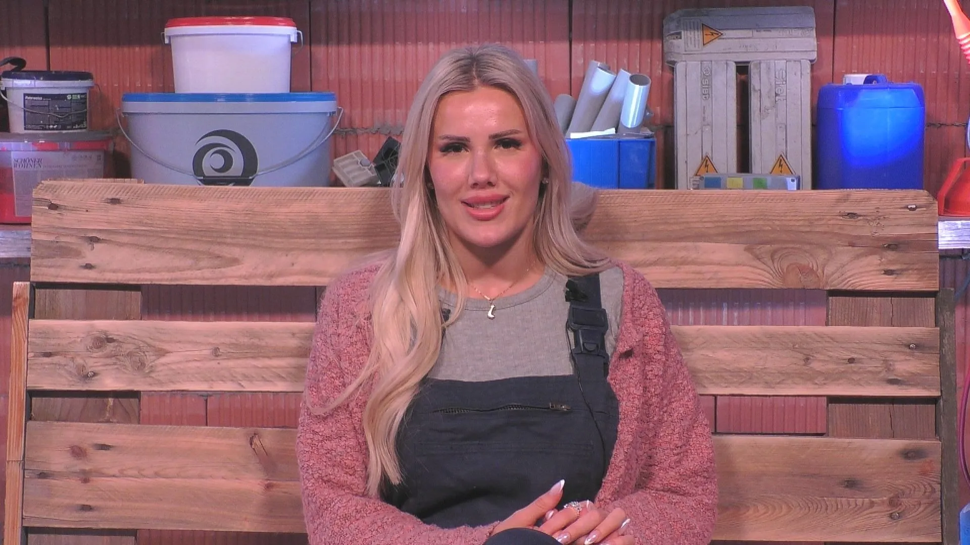 "Promi Big Brother": Echt oder fake? Laura Blond ist bei zwei Männern ...