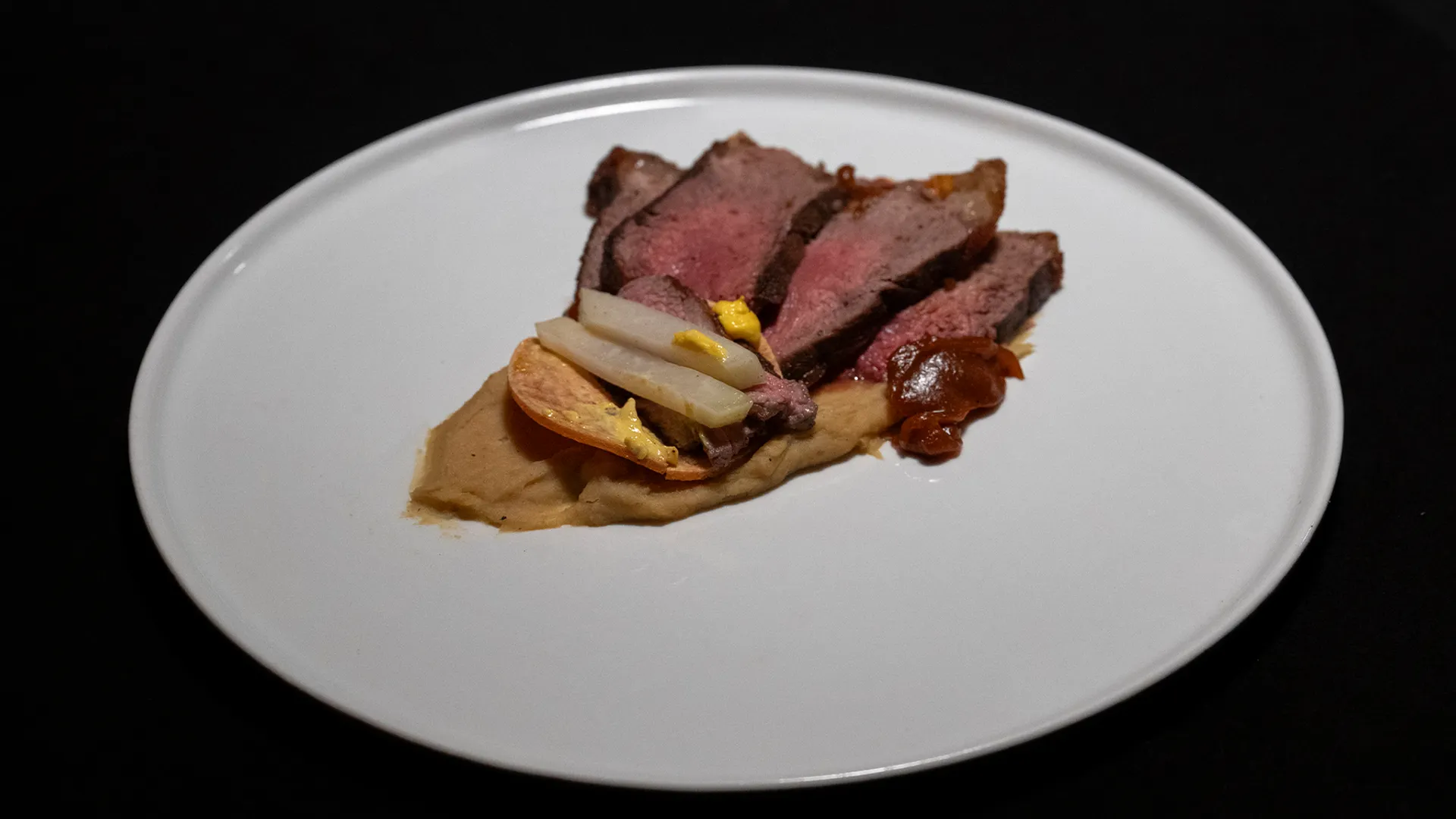 Rezept von Kevin Toma: T-Bone Steak mit Pürre, Dattelsauce, Taco und ...