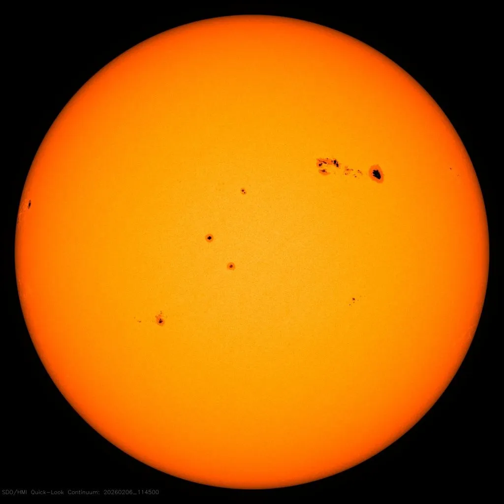 Mega Sonnenfleck mit bloßem Auge zu sehen: 15 Mal so groß wie die Erde