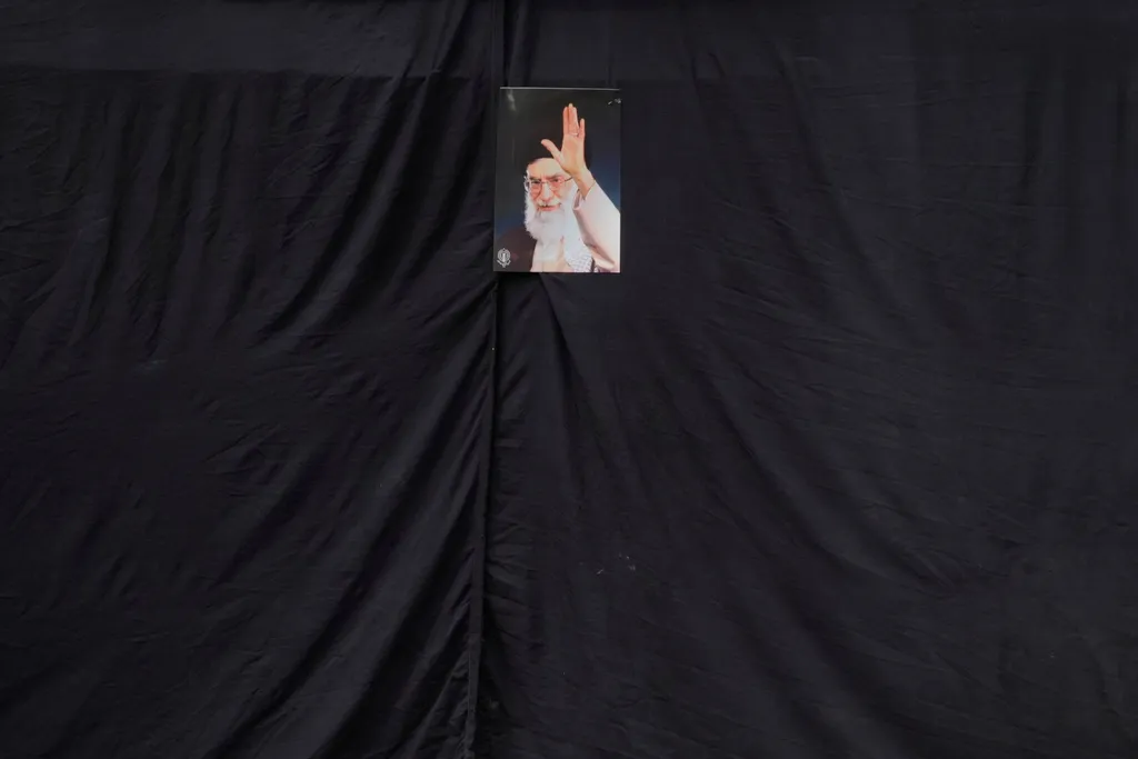 Iran-Ticker: U-Boot-Angriff auf iranisches Schiff vor Sri Lanka