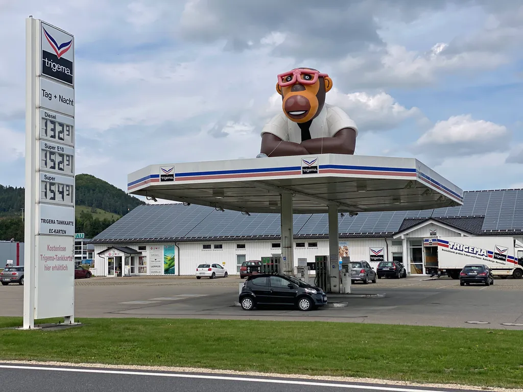 Dieselpreis klettert über zwei Euro: Trigema-Tankstelle wird komplett überrannt