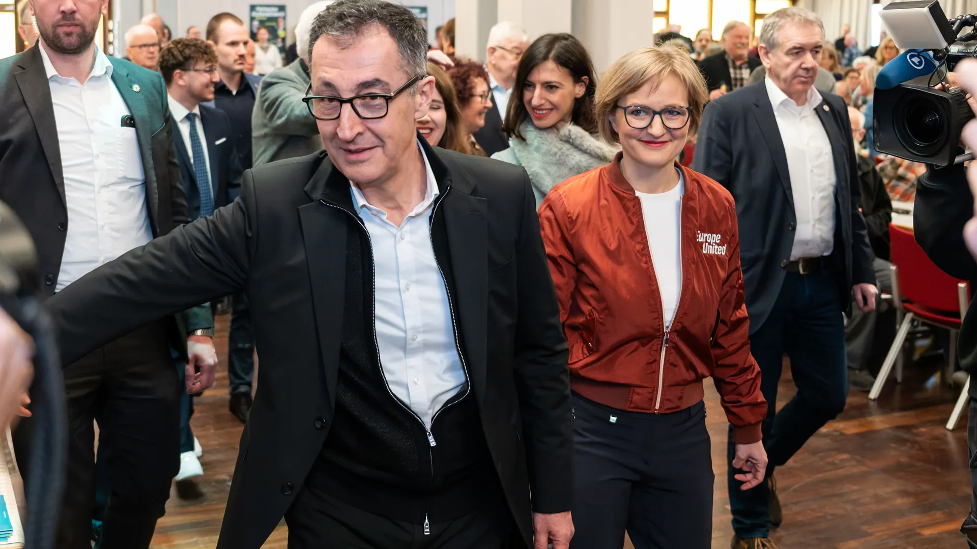 Grüne feiern BaWü-Wahlsieg - Özdemirs Statement live verfolgen