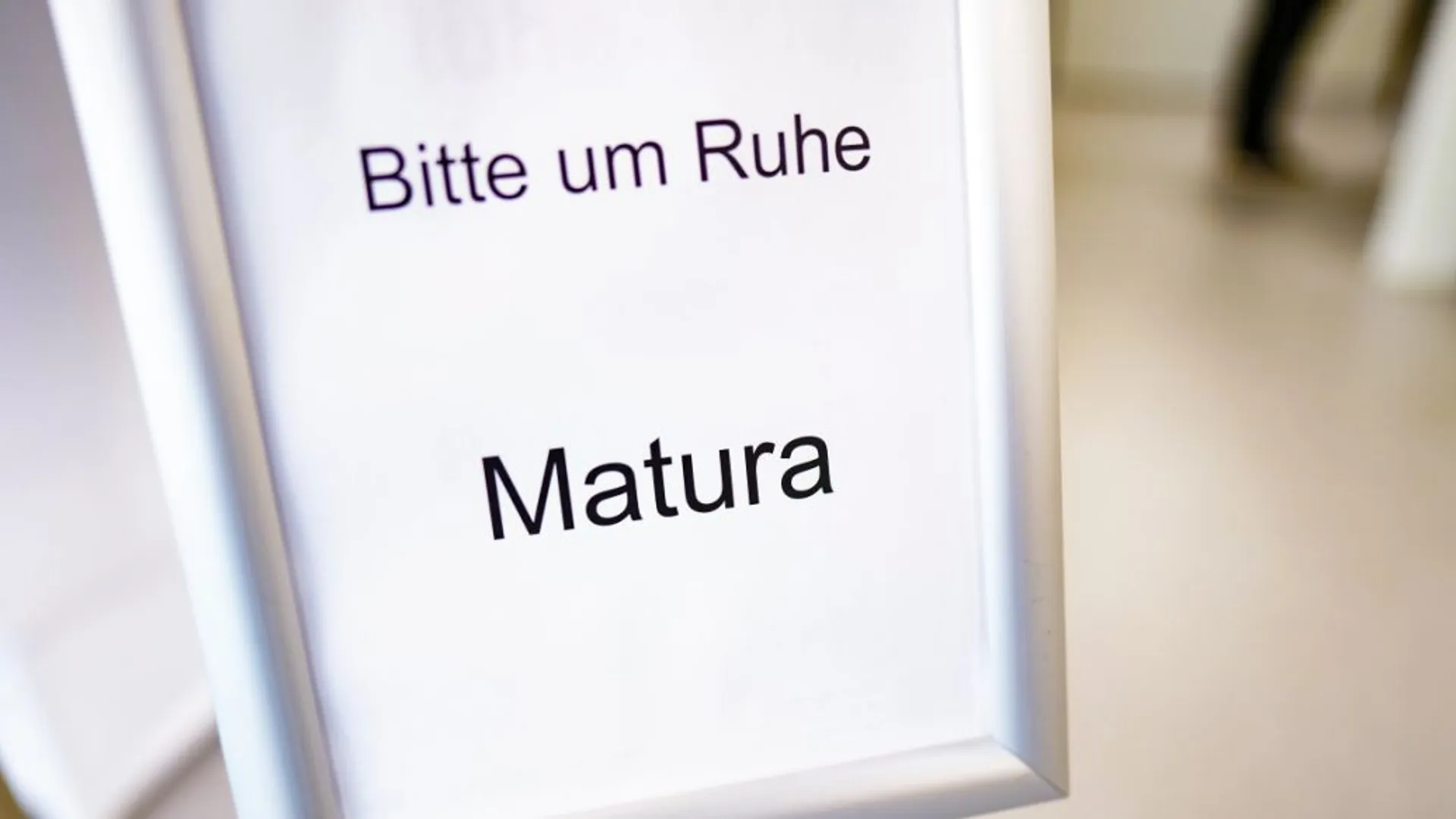 Deutschmatura zu Menschenrecht, Witz und Sensitivity Reading