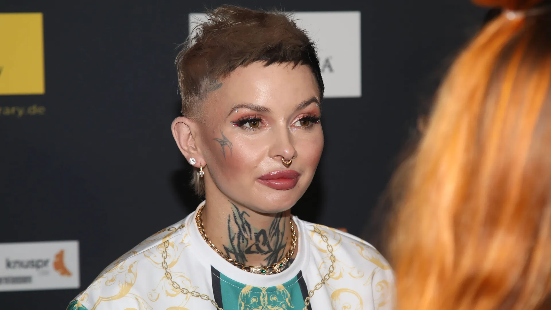 Promis unter Palmen-Star Edith Stehfest beantragt einen Waffenschein